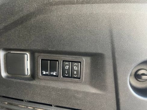 Used 2023 GMC Yukon Denali Ultimate AWD/4WD image 16