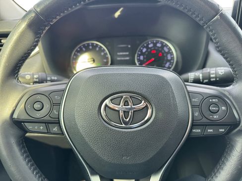 Used 2021 Toyota RAV4 XLE Premium image 18