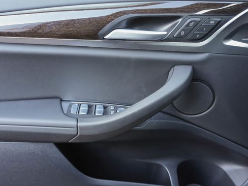 Certified 2025 BMW X4 xDrive30i image 21