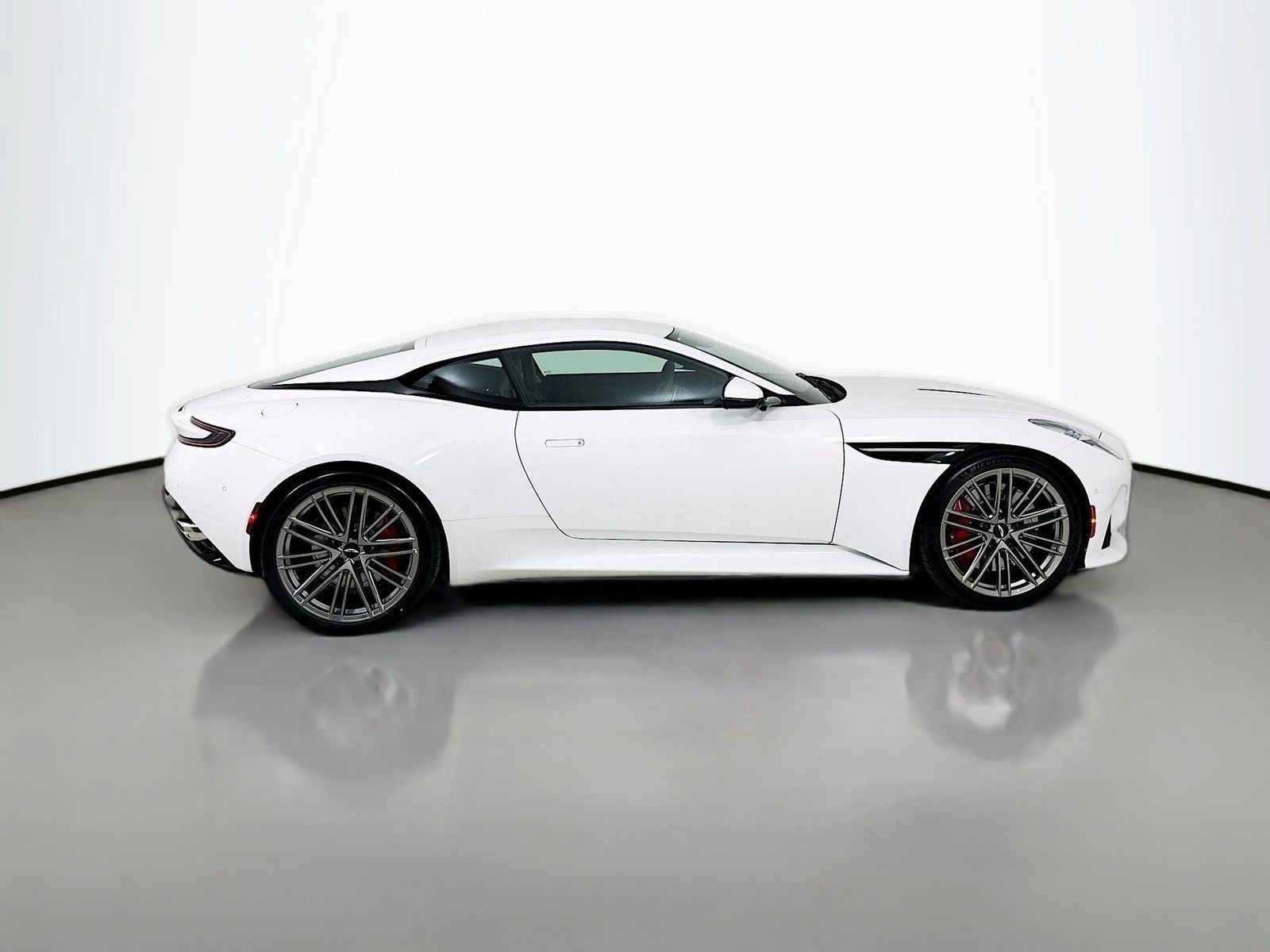 Used 2024 Aston Martin DB12 Coupe RWD image 8