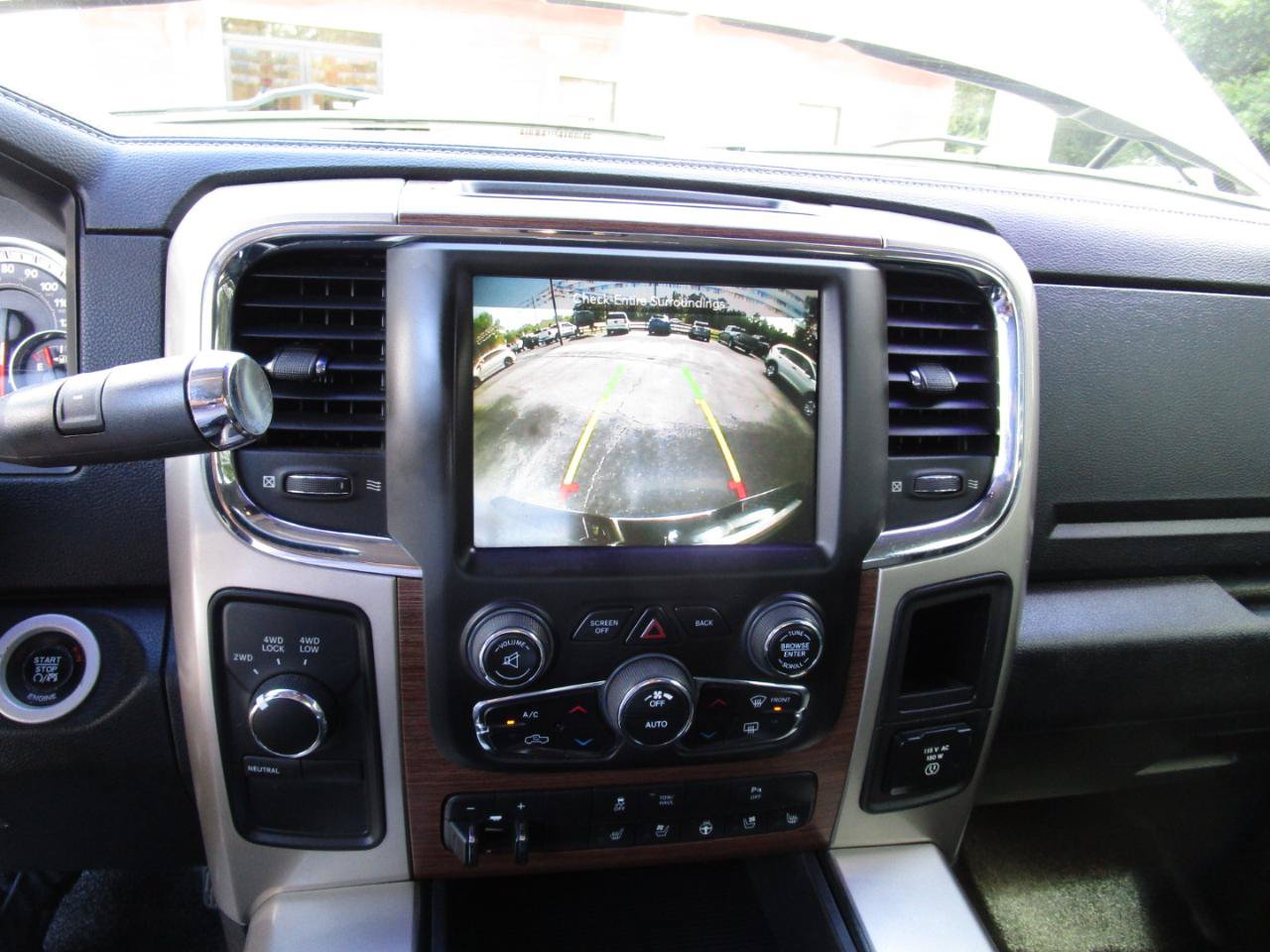 Used 2015 RAM 2500 Laramie w/ Convenience Group AWD/4WD image 16