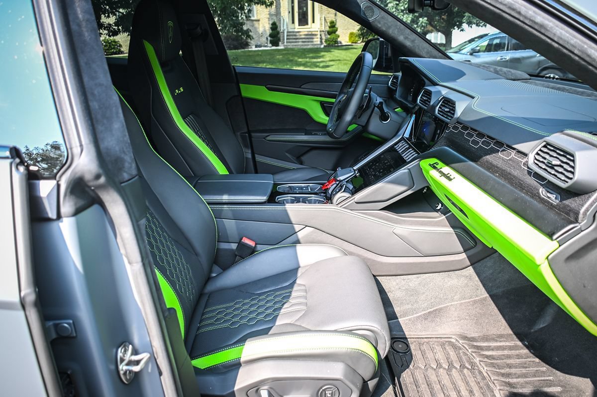 Used 2024 Lamborghini Urus S AWD/4WD image 31