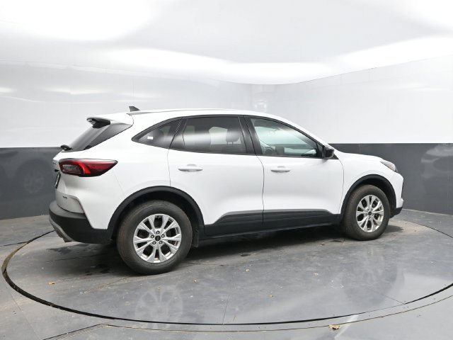 Used 2025 Ford Escape Active AWD/4WD image 2