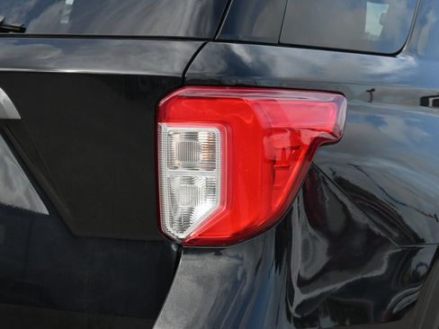 Used 2021 Ford Explorer XLT w/ Equipment Group 202A RWD image 19