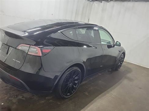 Used 2022 Tesla Model Y Long Range image 6