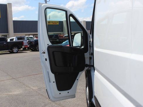 Used 2024 RAM ProMaster 2500 w/ Convenience Group FWD image 19