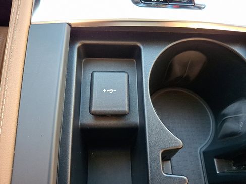 Used 2022 Jaguar F-PACE S image 25