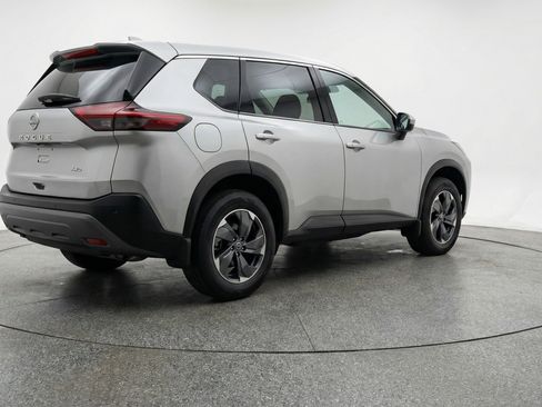 Used 2025 Nissan Rogue SV image 9