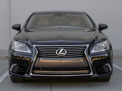 Used 2014 Lexus LS 460 AWD w/ Comfort Package image 6