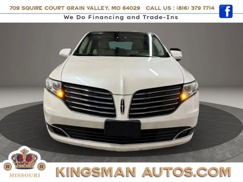 Used 2019 Lincoln MKT AWD image 1