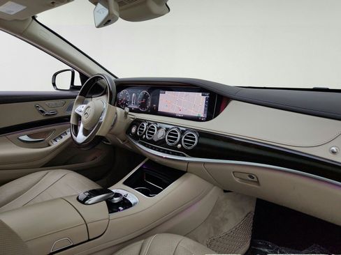 Used 2019 Mercedes-Benz S 560 Sedan image 24