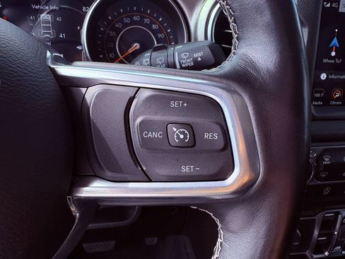 Used 2021 Jeep Wrangler Unlimited Sahara w/ Uconnect 4C Nav & Sound Group AWD/4WD image 16
