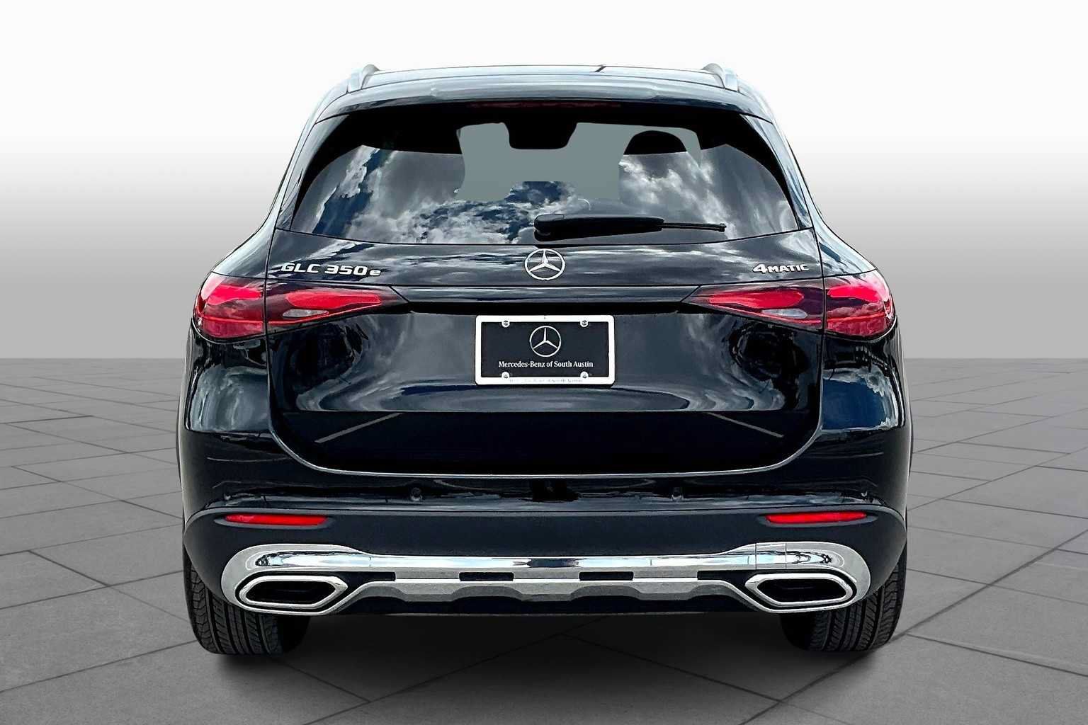 Used 2025 Mercedes-Benz GLC 350e 4MATIC image 4