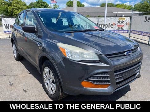 Used 2015 Ford Escape S FWD image 1