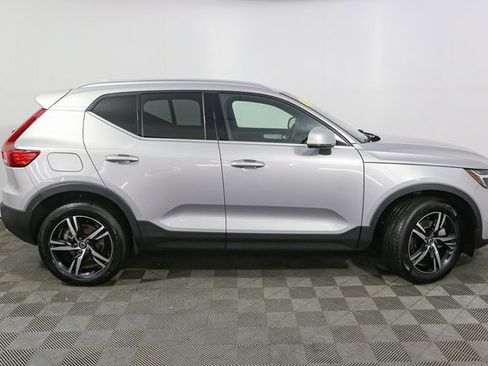 Used 2025 Volvo XC40 B5 Core image 14