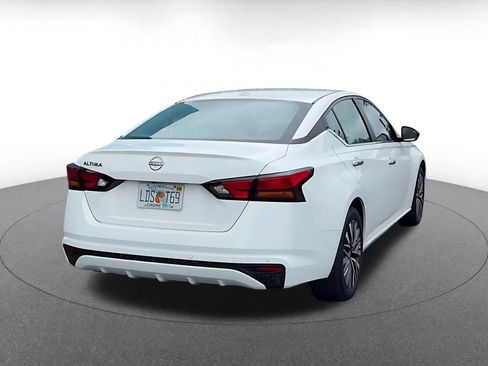 Used 2025 Nissan Altima 2.5 SV FWD image 14