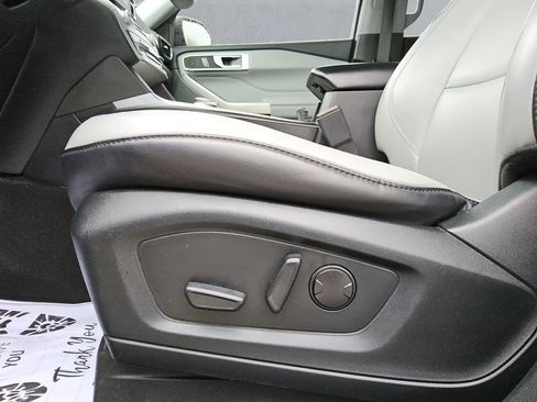 Used 2021 Ford Explorer XLT w/ Equipment Group 202A image 16