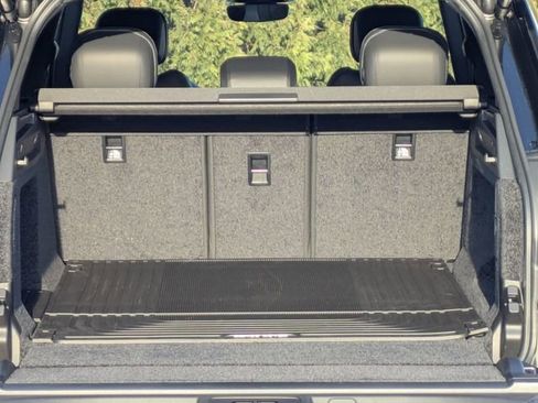 New 2026 Land Rover Range Rover SE image 16