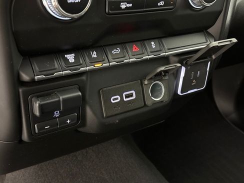 Used 2024 GMC Sierra 2500 Pro AWD/4WD image 40