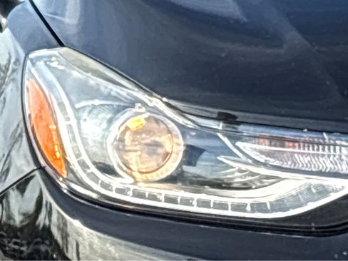 Used 2021 Chevrolet Trax LT w/ Midnight Edition image 17