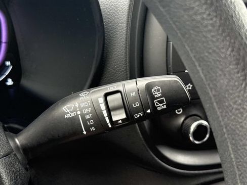 Used 2025 Kia Soul LX w/ LX Technology Package FWD image 25
