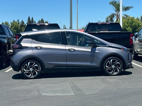 Used 2023 Chevrolet Bolt LT w/ Infotainment Package FWD image 4