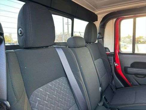 Certified 2025 Jeep Gladiator Mojave w/ Convenience Group AWD/4WD image 57