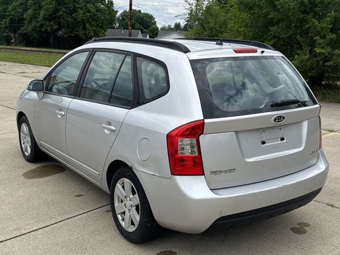 Used 2008 Kia Rondo LX w/ Convenience Pkg image 2
