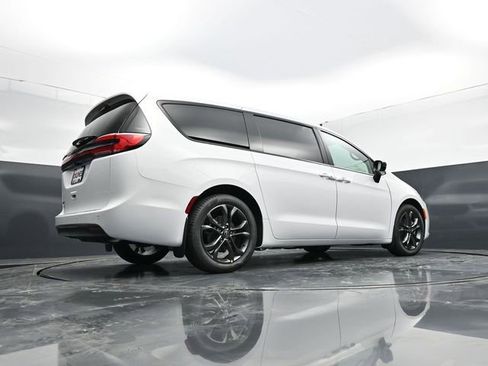 New 2026 Chrysler Pacifica Select FWD image 58