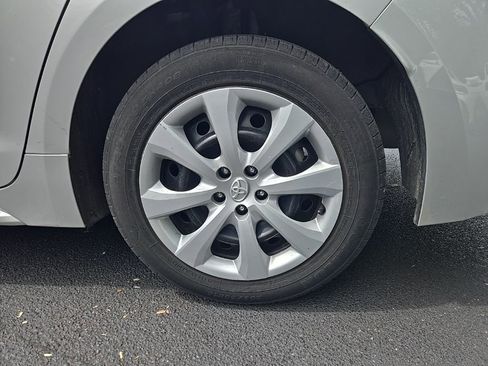 Used 2024 Toyota Corolla LE image 6