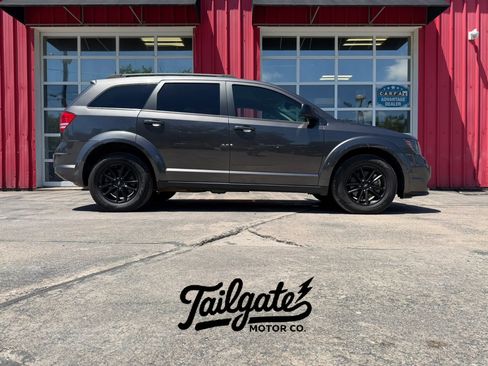 Used 2020 Dodge Journey SE w/ Blacktop Package FWD image 1