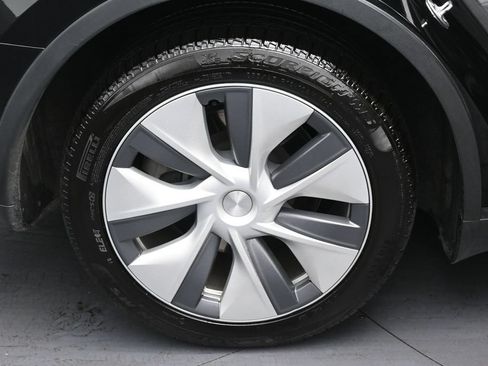 Used 2024 Tesla Model Y Long Range AWD/4WD image 37