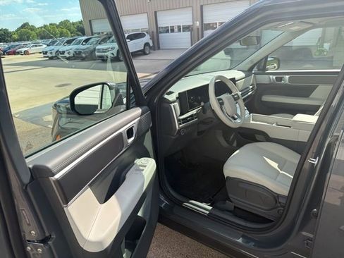Used 2026 Hyundai Santa Fe SE FWD image 8