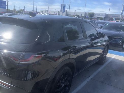 Used 2024 Honda HR-V Sport image 10
