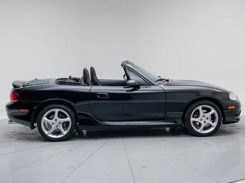 Used 2003 MAZDA MX-5 Miata image 8