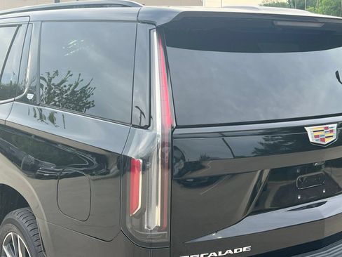 Used 2023 Cadillac Escalade Sport AWD/4WD image 13