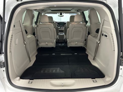 Used 2019 Chrysler Pacifica Limited FWD image 41