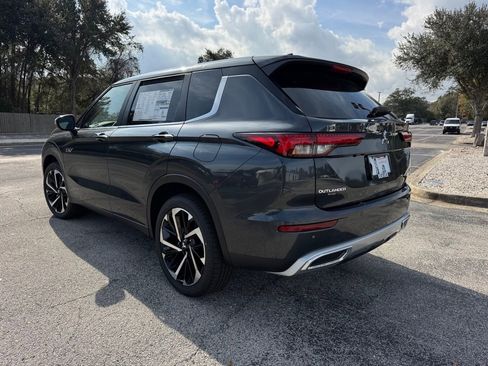 New 2025 Mitsubishi Outlander SE image 5