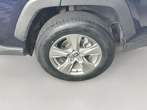 Used 2025 Toyota RAV4 XLE FWD image 11