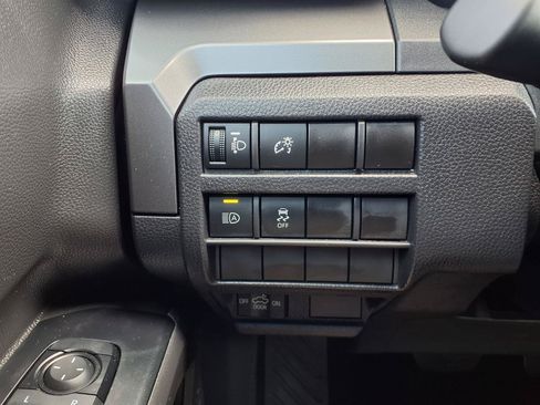 Used 2025 Toyota Tacoma SR5 AWD/4WD image 9