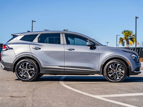 Used 2023 Kia Sportage EX image 8