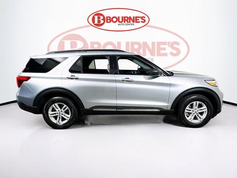 Used 2023 Ford Explorer XLT AWD/4WD image 10