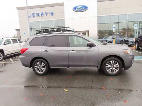 Used 2019 Nissan Pathfinder SV image 4