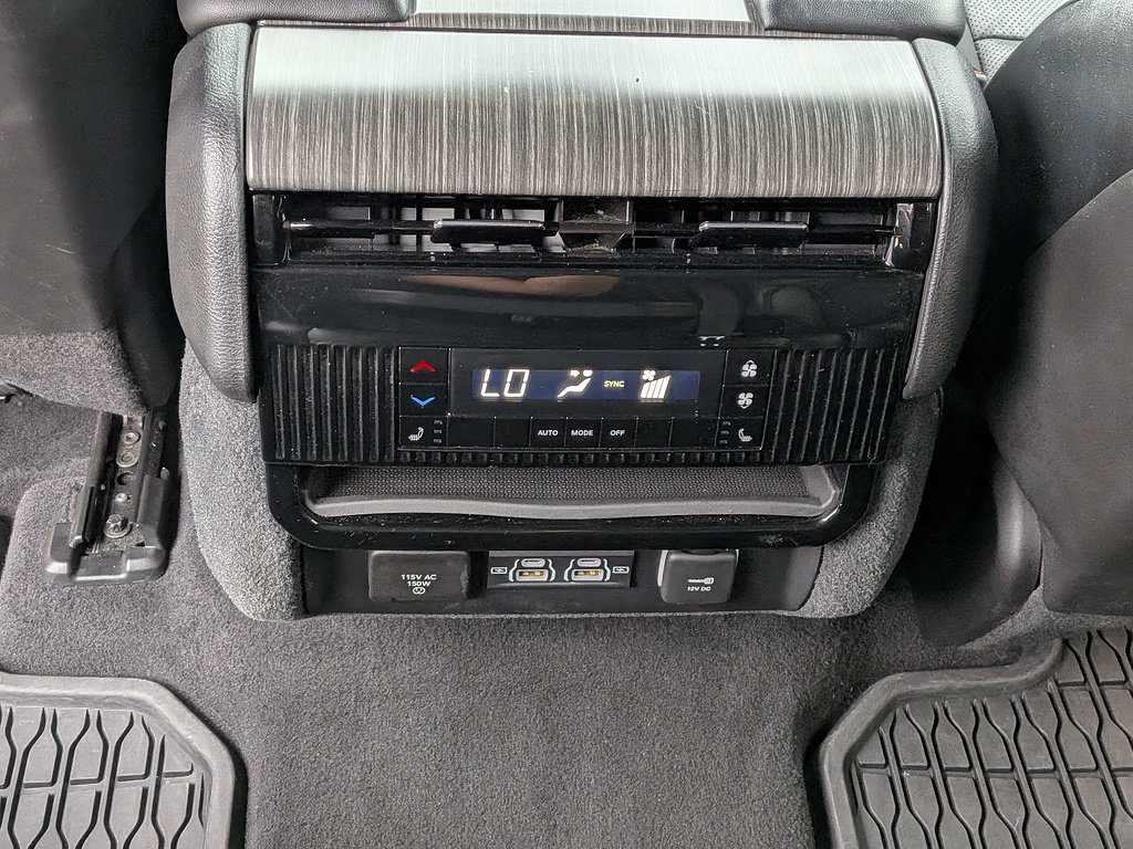 Used 2024 Jeep Wagoneer L Series II w/ Flexible Seating Group RWD image 17