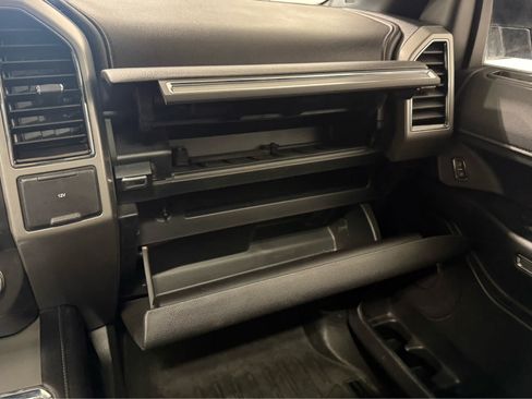 Used 2018 Ford Expedition Max XLT w/ Equipment Group 202A AWD/4WD image 20
