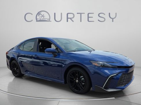 Used 2026 Toyota Camry SE FWD image 7