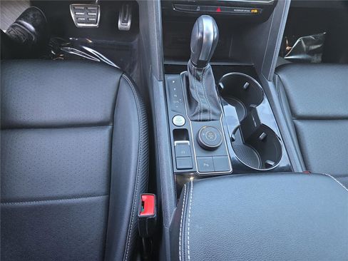 Used 2022 Volkswagen Atlas Cross Sport SEL R-Line image 24