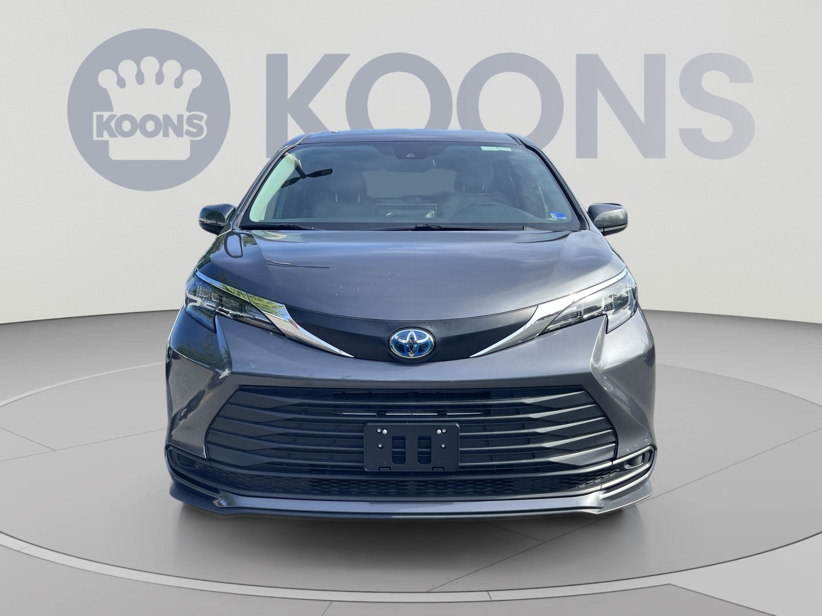 Used 2025 Toyota Sienna LE FWD image 8
