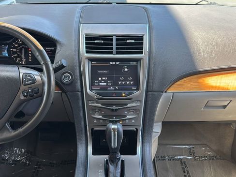 Used 2011 Lincoln MKX 2WD w/ Wood Pkg image 10