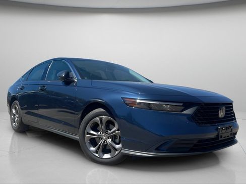 Used 2024 Honda Accord EX image 2
